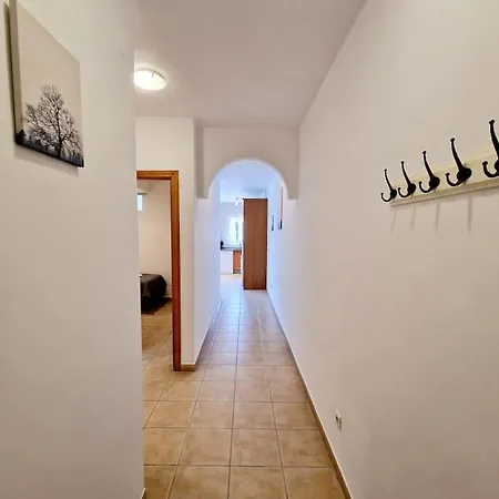 Apartament Butibamba *